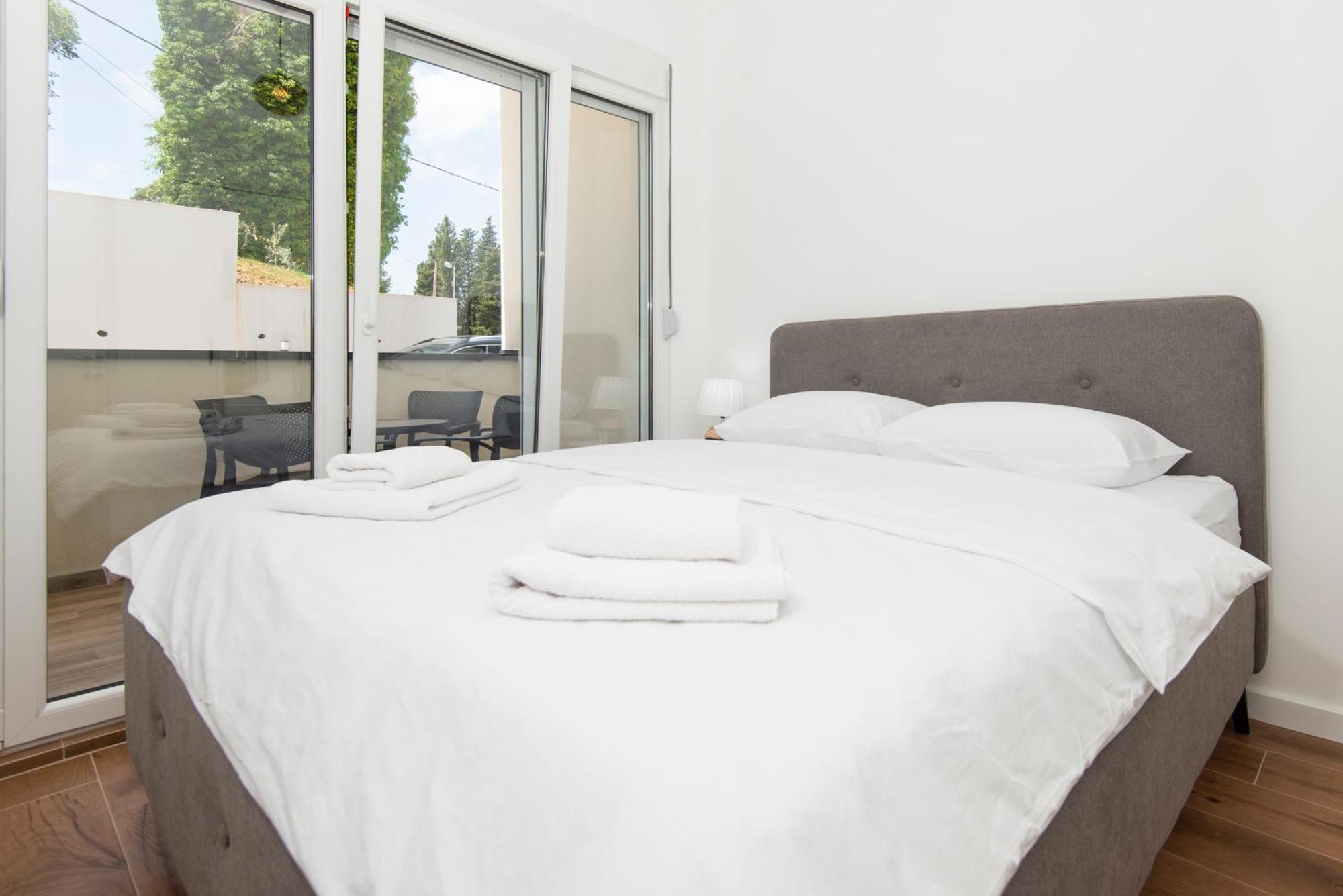 Al Mare Apartments Котор Екстериор снимка